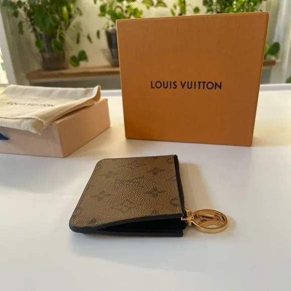 Louis Vuitton Reverse Monogram Romy card holder

Like new- never used - Picture 4 of 12